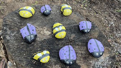 Ladybugs Vs. Bees: Make a DIY Garden Rock Tic Tac Toe Game from a Tree Stump